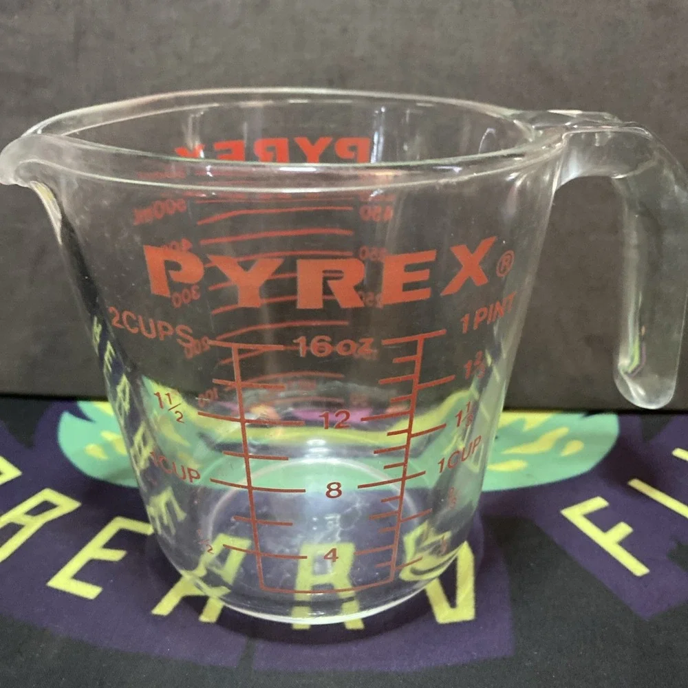 Pyrex Glass 2 Cup Measuring Cup 16 Ounces Kitchen Cooking Baking Liquids